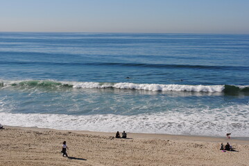 Strand mit Wellen Kalifornien