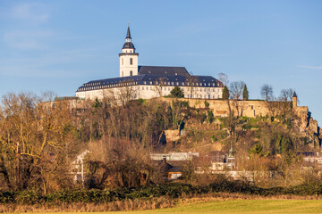Die ehemalige Benediktinerabtei auf dem Michaelsberg prägt das Bild der Stadt Siegburg
