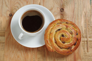 Coffee and puff pastry raisin bun