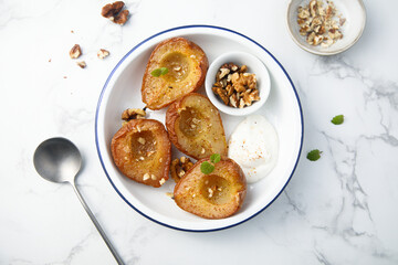 Roasted pears with walnut and yogurt