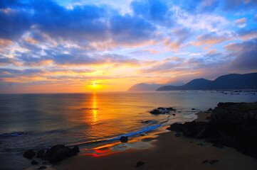 ATARDECER EN CANTABRIA, ESPAÑA