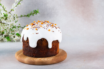 Traditional ukrainian easter cake with marshmallow glaze. Cottage cheese paskha. Easter table with traditional dessert. Easter bunny.