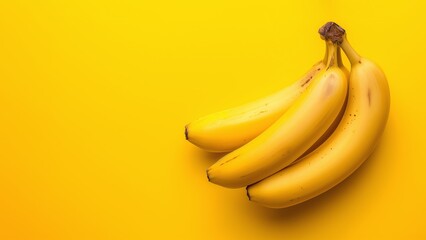 Des bananes sur un fond jaune - obrazy, fototapety, plakaty