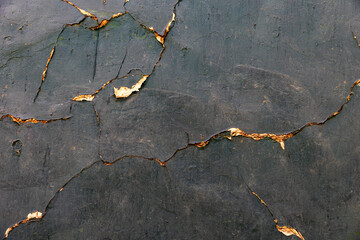 Obraz premium Background of a cracked gray wall. Wall texture.