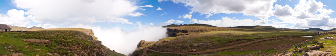 Fototapeta na wymiar Reise nach Lesotho über den Sanipass, Drakensberge