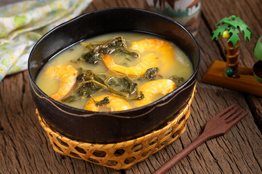 Tacac&aacute;, typical food from the Brazilian Amazon. Made with tucupi, jambu and shrimp.