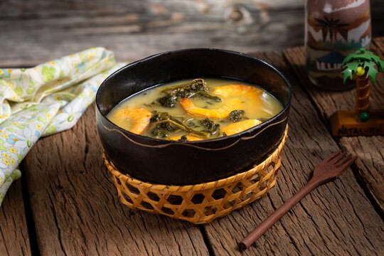 Tacac&aacute;, typical food from the Brazilian Amazon. Made with tucupi, jambu and shrimp.