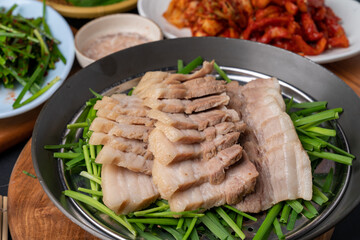 Korean food, bossam, boiled pork, pig feet, steamed pork feet, side dishes, lettuce, garlic bossam, perilla leaves, chives, kimchi