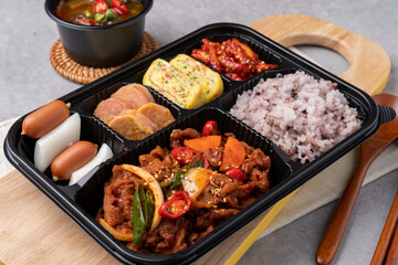 Cold noodles, Korean food, spicy noodles, beef, meat dumplings, dumplings, stir-fried pork, beef noodle soup, hangover soup, traditional, yukgaejang