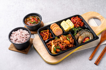 Cold noodles, Korean food, spicy noodles, beef, meat dumplings, dumplings, stir-fried pork, beef noodle soup, hangover soup, traditional, yukgaejang