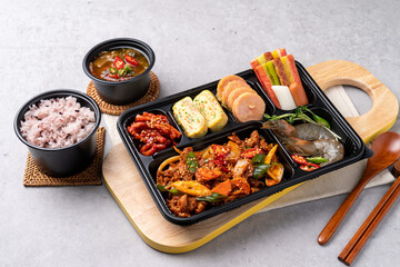 Cold noodles, Korean food, spicy noodles, beef, meat dumplings, dumplings, stir-fried pork, beef noodle soup, hangover soup, traditional, yukgaejang