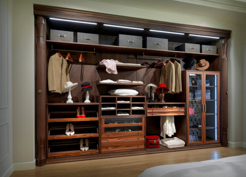 Single shot photo of an environment with an equipped wardrobe inside.