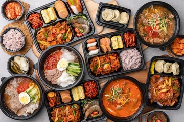Fotobehang Cold noodles, Korean food, spicy noodles, beef, meat dumplings, dumplings, stir-fried pork, beef noodle soup, hangover soup, traditional, yukgaejang © 형택 이