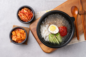 Cold noodles, Korean food, spicy noodles, beef, meat dumplings, dumplings, stir-fried pork, beef noodle soup, hangover soup, traditional, yukgaejang