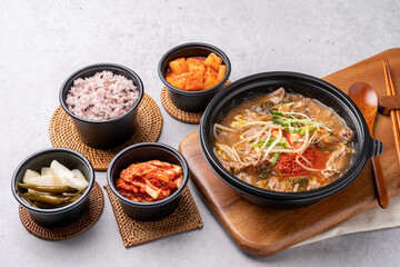 Cold noodles, Korean food, spicy noodles, beef, meat dumplings, dumplings, stir-fried pork, beef...
