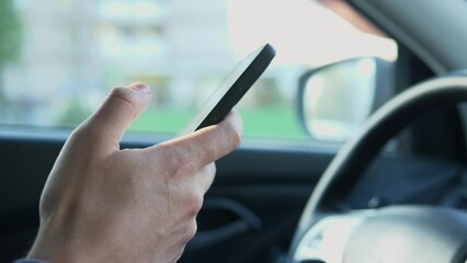 The driver uses his smartphone while driving to send messages, chat with friends and read the news.