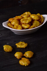 Sweet emping is a type of snack or snack made from melinjo or belinjo seeds. Sweet Emping has a slightly bitter and sweet taste due to the addition of sugar caramel.