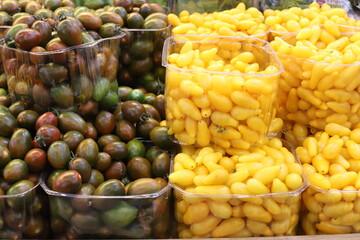 Vegetables and fruits are sold in January at the bazaar in Tel Aviv.