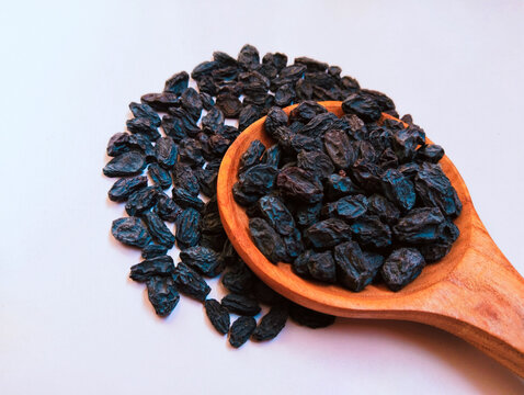 Black raisins black dried grapes dry fruit food kaalee kishamish kalamunakka kalakishmish siyahkishmish raisins noirs pasas negras passas pretas schwarze Rosinen uvetta nera sweet blackraisin photo 