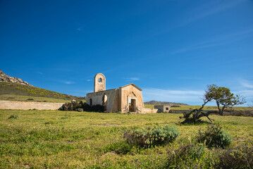 Fototapeta na wymiar Chiesa antica nell'isola di Asinara in Sardegna.