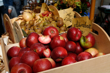 Casola Valsenio 2008: Festa dei Frutti Dimenticati: Bancarella dell'Azienda agricola Minardi Antonella