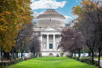 Volta temple at lake Como