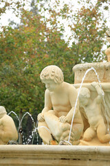 sevilla fuente con escultura de niños jugando con el agua plaza 4M0A5251-as24 - 723323657