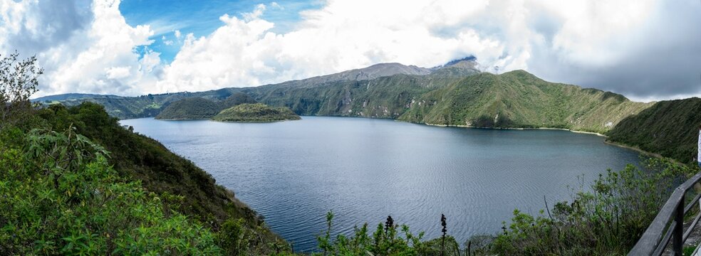 Lago Laguna Paisaje D&iacute;a Naturaleza Despejado Soleado Monta&ntilde;as Verde Agua Azul Ecuador Cuicocha P&aacute;ramo Ibarra Imbabura