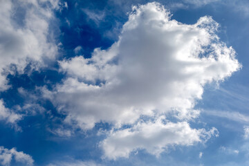 Fototapeta na wymiar Blue sky with cloud formations