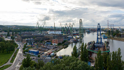 Drzwigi stoczniowe Gdańsk © sopthedrone
