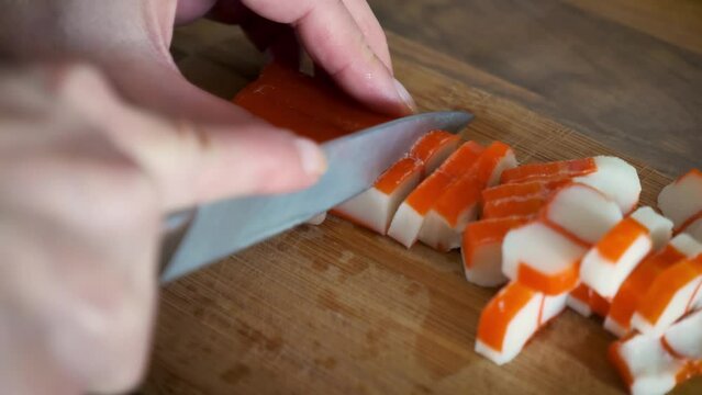Chopping frozen surimi into slices