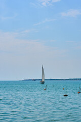 Obraz premium sailing yacht floats in the sea near the shore
