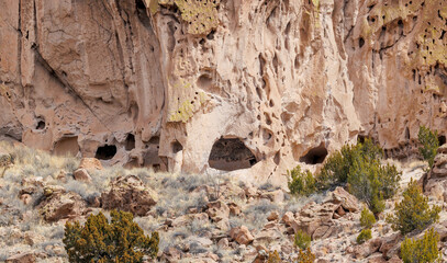 ancient cliff dwellings in the Southwest