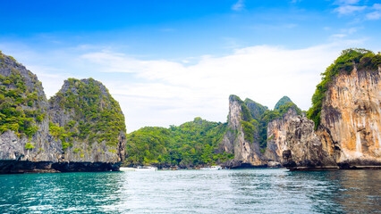 Fototapeta premium Beautiful landscape of the Phi Phi Islands, Thailand