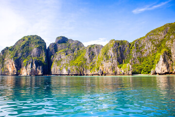 Obraz premium Beautiful landscape of the Maya Bay in the Phi Phi Islands, Thailand