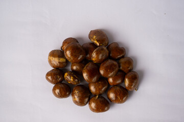 Obraz premium Archidendron pauciflorum, commonly known as djenkol, jengkol or jering is a species of flowering tree in the pea family, Fabaceae. It is native to Southeast Asia, where the seeds are a popular dish.