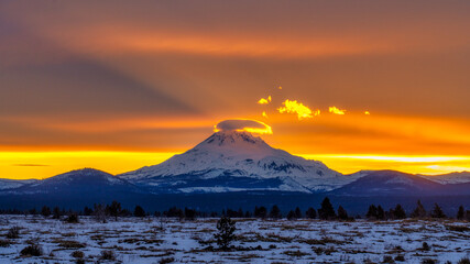 A High Desert Sun Sets Over The Cascades In Central Oregon Near Warm Springs Reservation