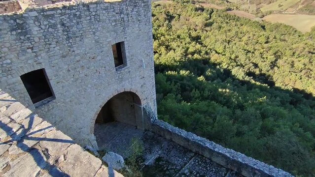 Castropignano - Panoramica della rampa di accesso di Castello D'Evoli dal terrazzo