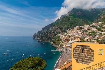 Cercles muraux Plage de Positano, côte amalfitaine, Italie The city of Positano, on the Amalfi coast, Italy