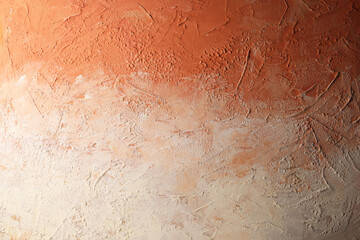 Parete con texture materica dipinta a tempera di colore arancio-beige; spazio per testo