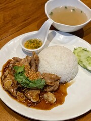 Fried sliced pork with garlic and rice.