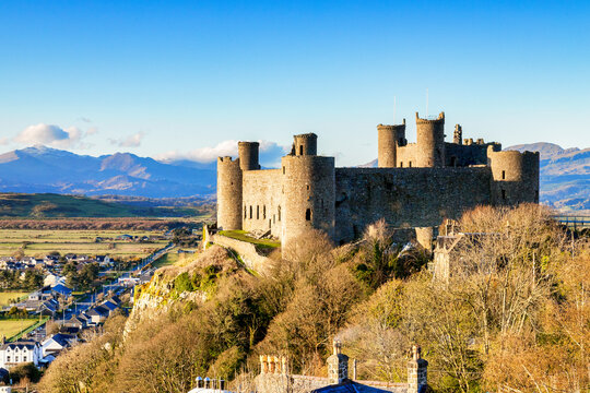  Harlech, Gwynedd, Wales - Harlech Castle in its commanding position overlooking the surrounding countryside.
