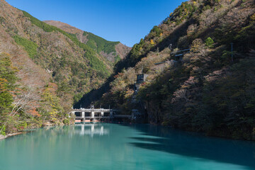 Fototapeta premium 静岡 寸又峡の夢の吊り橋からの大間ダム