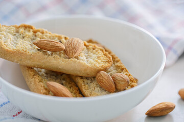 Pain suédois et amandes