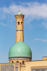 Obraz premium Hazrati Imam mosque. Main dome and minaret, close up, blue sky at background. Vertical. Tashkent, Uzbekistan