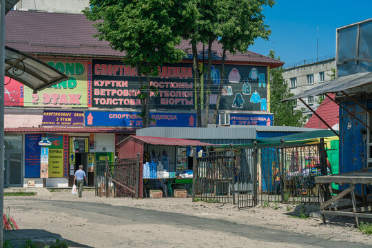 Street market in Russian town Unecha