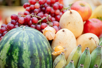 Many fruits piled up on the tray