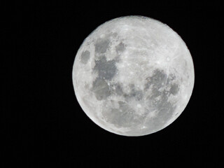 Naklejka premium Bright full moon in a dark sky