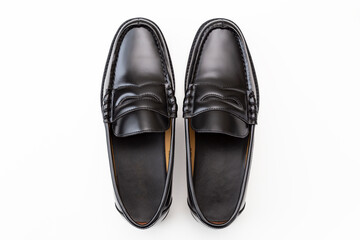 白背景にローファー