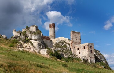 Fototapeta na wymiar Ruins of the Olsztyn castle. Trail of the Eagles' Nests, Poland